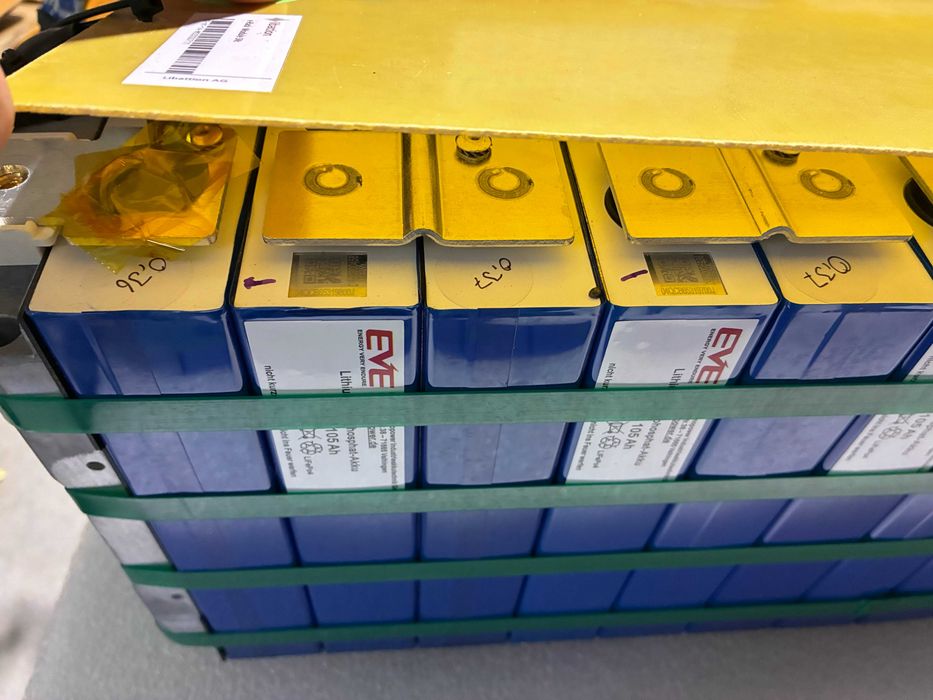 Заводська акумуляторна збірка Eve Lifepo4 105 Ah 3.2V 5.4kW 48V