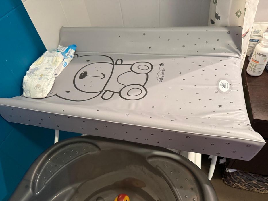 Banheira com muda fraldas