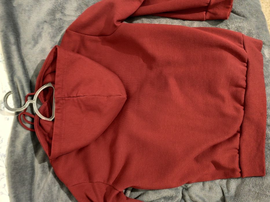 Bluza w rozmiarze S z Sinsay w kolorze bordowym z napisem