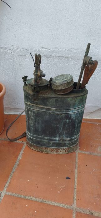 Pulverizador de cobre bastante antigo