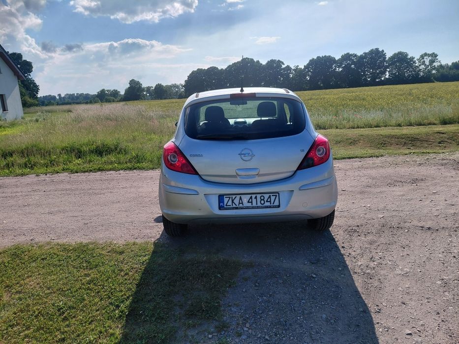 Opel corsa D  1.2 benzyna