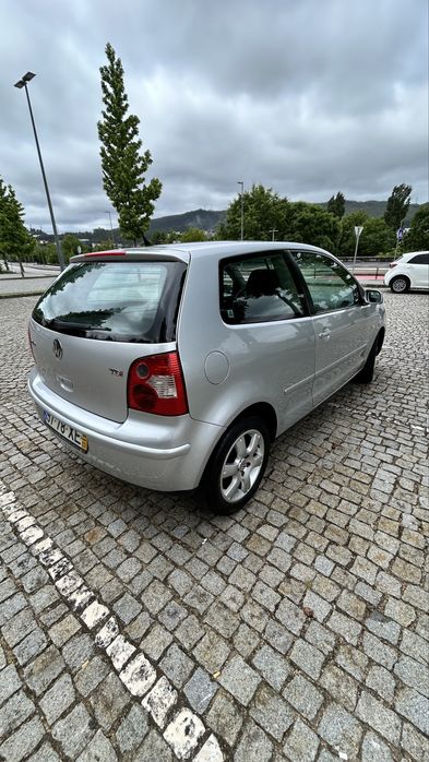 Volkswagen Polo 1.4 TDI  75 cavalos - cor cinza