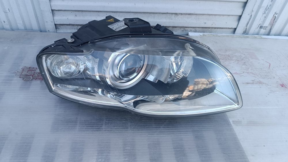 Vendo farol direito de Audi A4 B7 xenon ano 2004/07