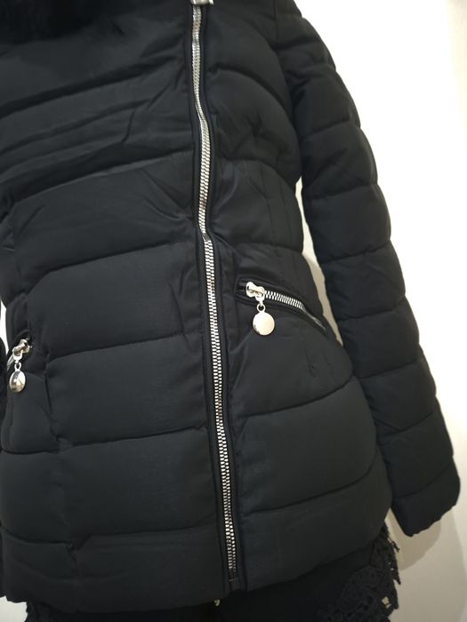 Kurtka puchowa czarna ocieplana srebrny zamek kaptur futerko S