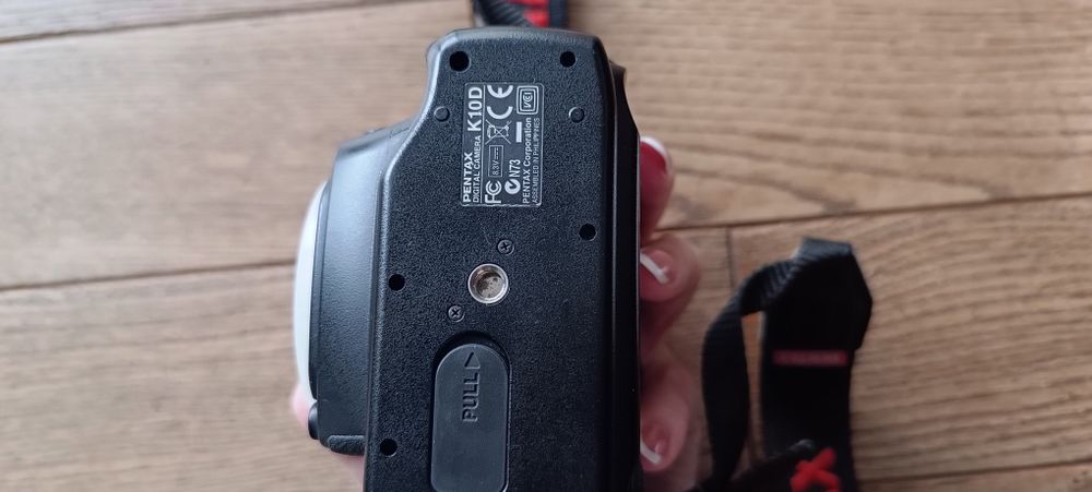 Цифрова камера  Pentax K10 D з трьома лінзами