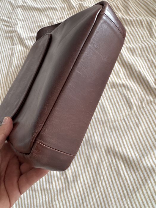 Mala de Ombro em Pele Genuína Castanha | Crossbody Masculina Multicompartimentos