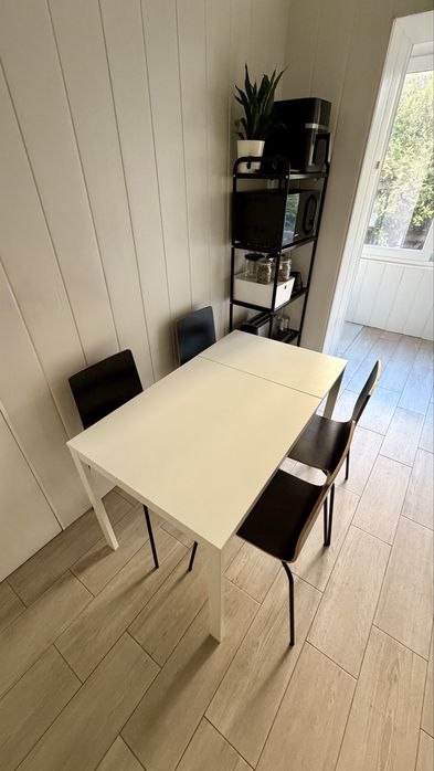 Mesa extensível + 4 cadeiras