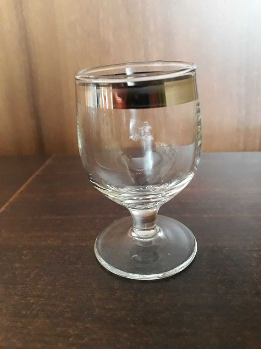 Szklane kieliszki na nóżce 4 szt. o pojemności ok. 35 ml