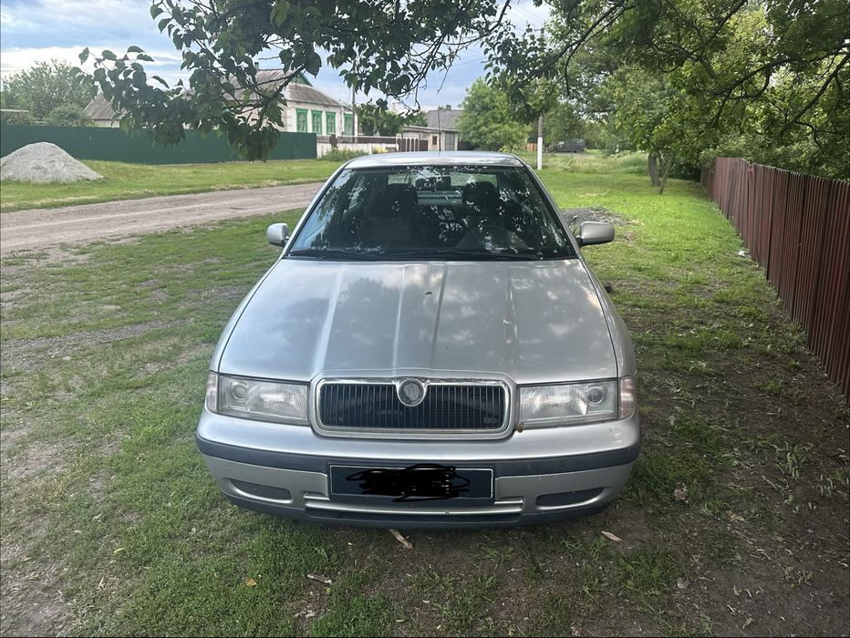 Skoda Octavia Tour 1.6 бензин 2000 года