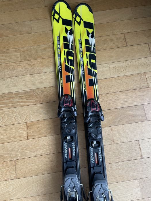 Völkl Racetiger SL Jr z wiązaniami Marker 4.5 Motion.