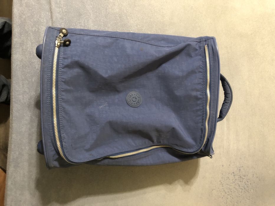 Продам не большую дорожную сумку на колесах