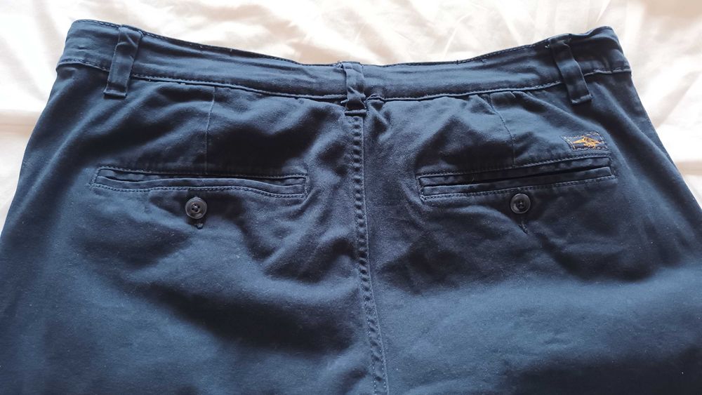 Calças em azul escuro