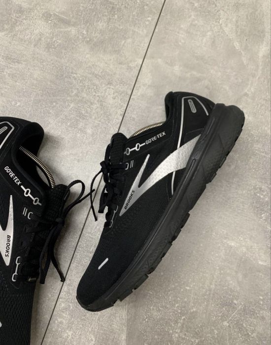 Кросівки Brooks Gore-Tex оригінал Asics
