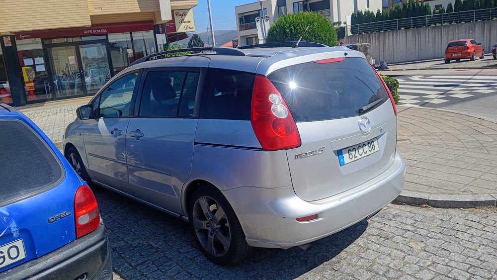 Carrinha Mazda de 7 lugares de 2006