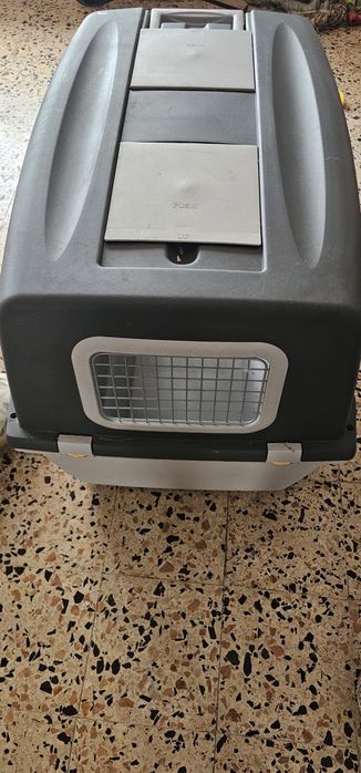 Caixa transportadora de cão