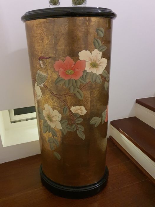 Móvel  Dourado com Flores