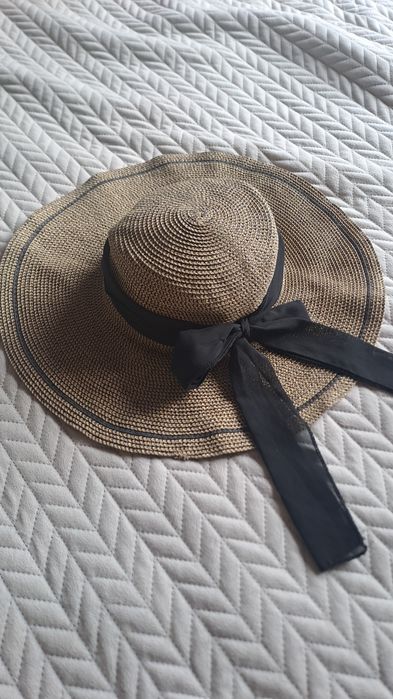 Kapelusz słomkowy przeciwsłoneczny złoty czarna wstążka włoski