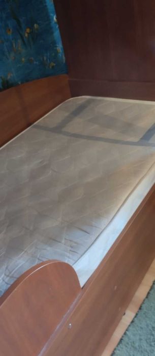 Двоповерхове дитяче ліжко