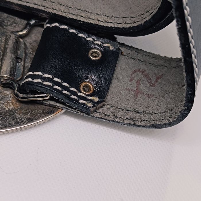 Cinto em Pele de qualidade Vintage Fivela Jesus Cristo Resina em Metal