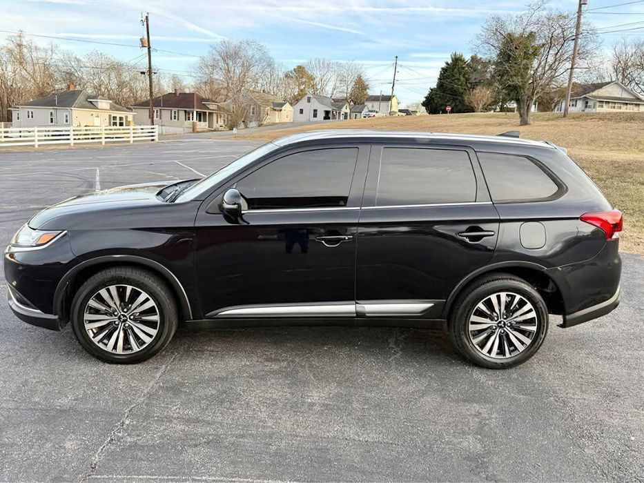 Mitsubishi Outlander SEL      2020