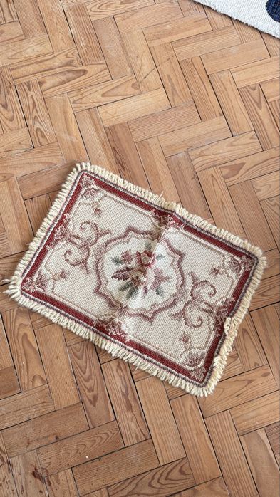 Varios tapetes arraiolos em otimo estado