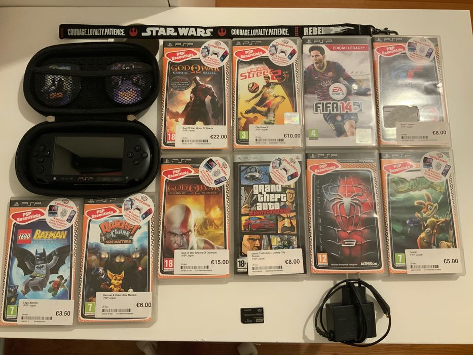 PSP E-1000 Street em perfeito estado, com 10 jogos, com memorie stick de 4 GB, Capa, Carregador e proteção para jogos