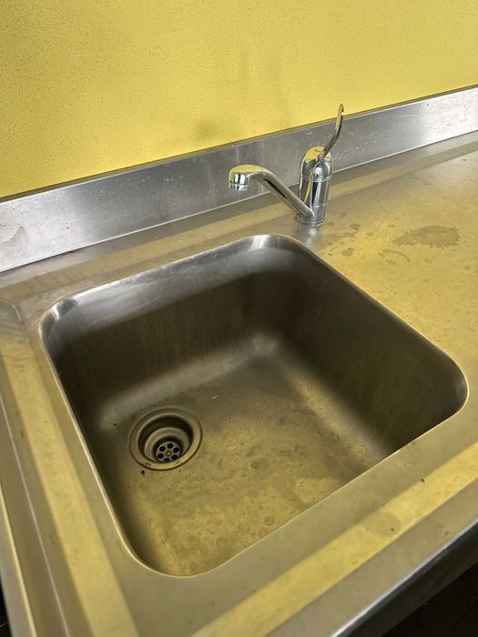 Bancada em Inox com Lavatório – 200x60x86 cm