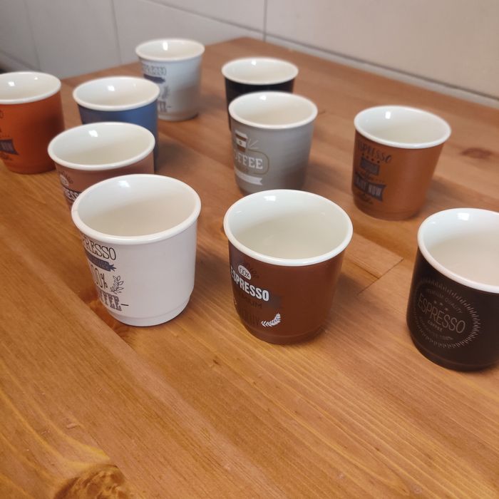 Conjunto 10 copos de café - praticamente novos