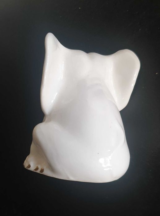 Stary porcelanowy słoń