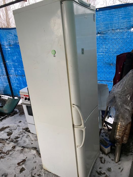 Холодильник Indesit працюючий