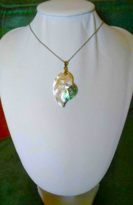 Colar Aço Prateado c/ Coração Madreperola e Abolone NOVO