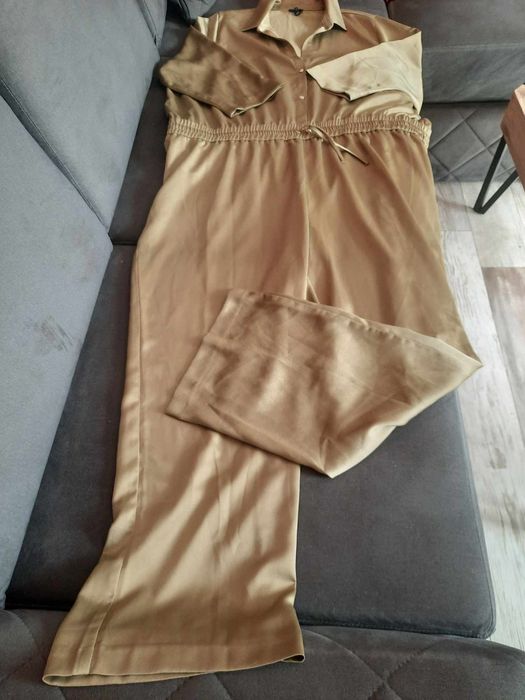 Elegancki kombinezon beżowy