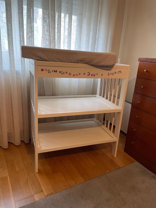 Movel muda fraldas IKEA com esponja