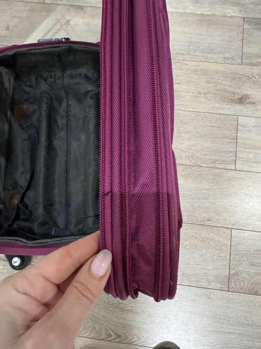 Продам чемодан в чудовому стані