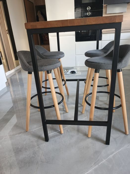 Stół dębowy+ krzesła hokery