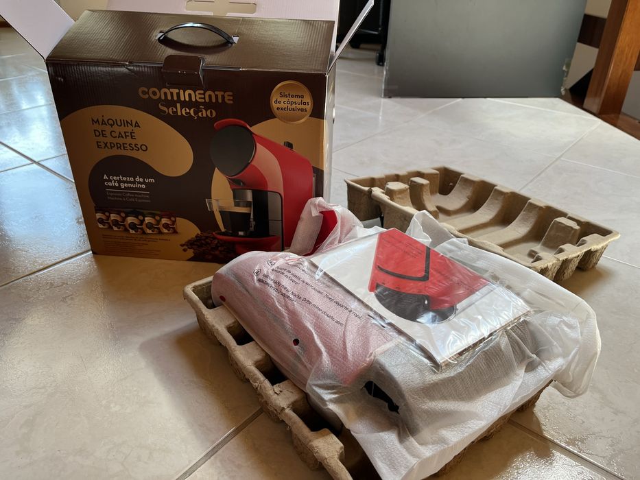 Maquina de café da marca Continente.