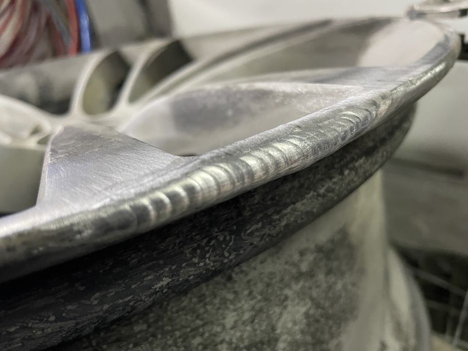 Wymiana opon Prostowanie felg , spawanie felg ,Renowacja felg