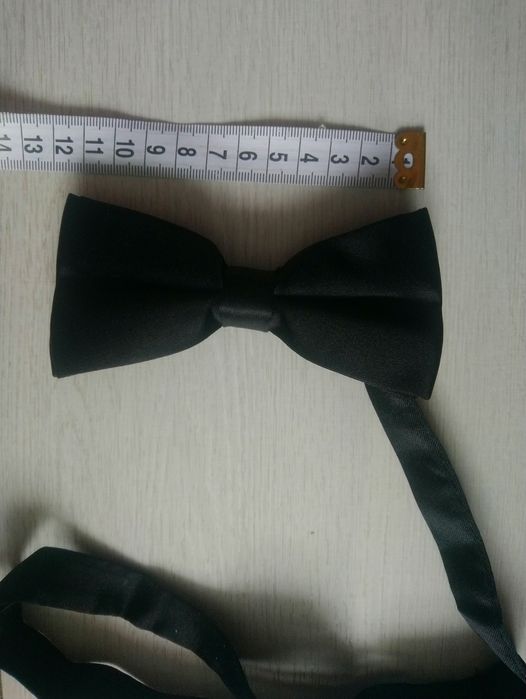 Метелик бабочка чорний