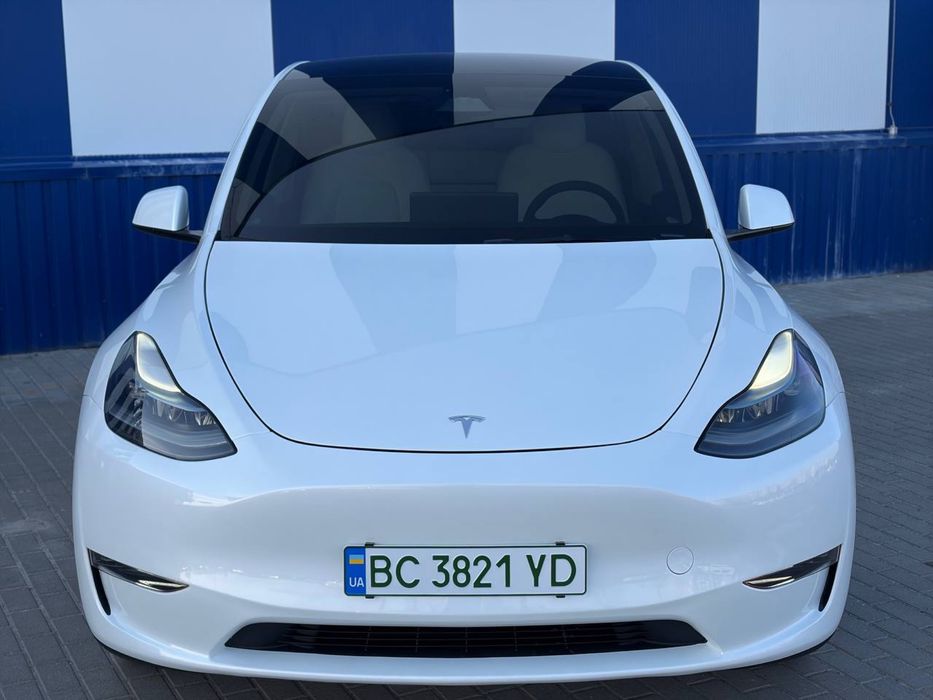 Tesla Model Y 2024 року