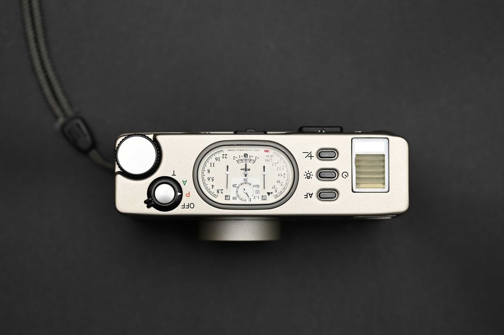 Nikon 35Ti - câmera 35mm compacta
