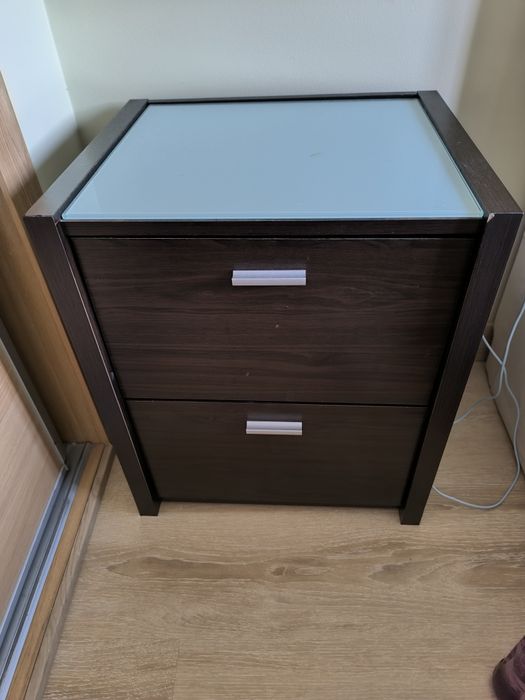 Mesa de cabeceira com vidro