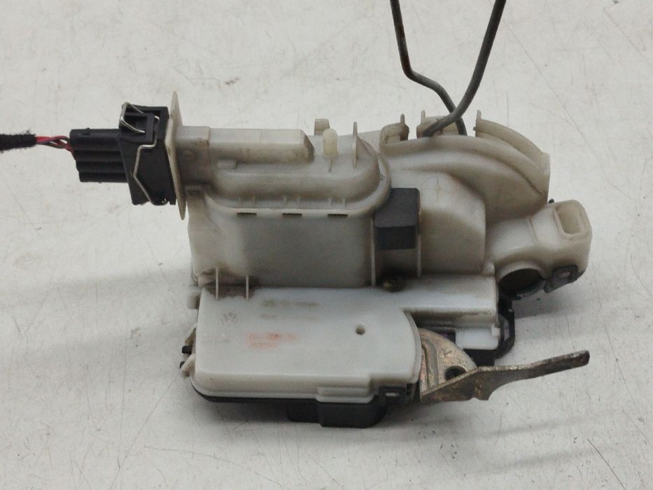 Fecho da Porta Frente Esquerdo - VOLKSWAGEN Polo Classic (6V2) | 95 - 09