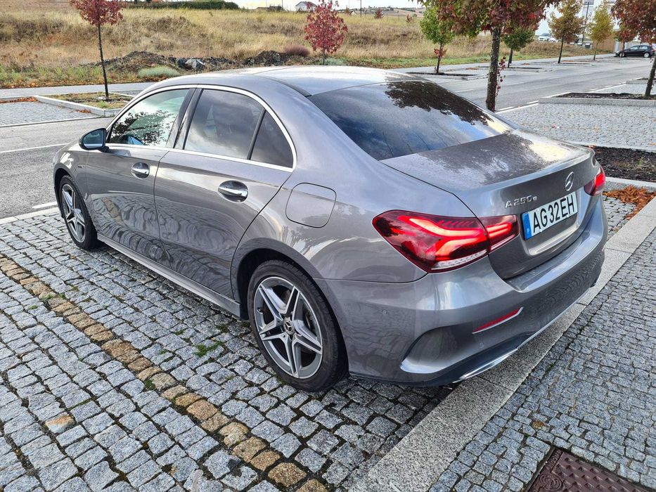 Mercedes A250e Limousine Hibrido Plug-in  218CV - 2,0L/100km -Nacional