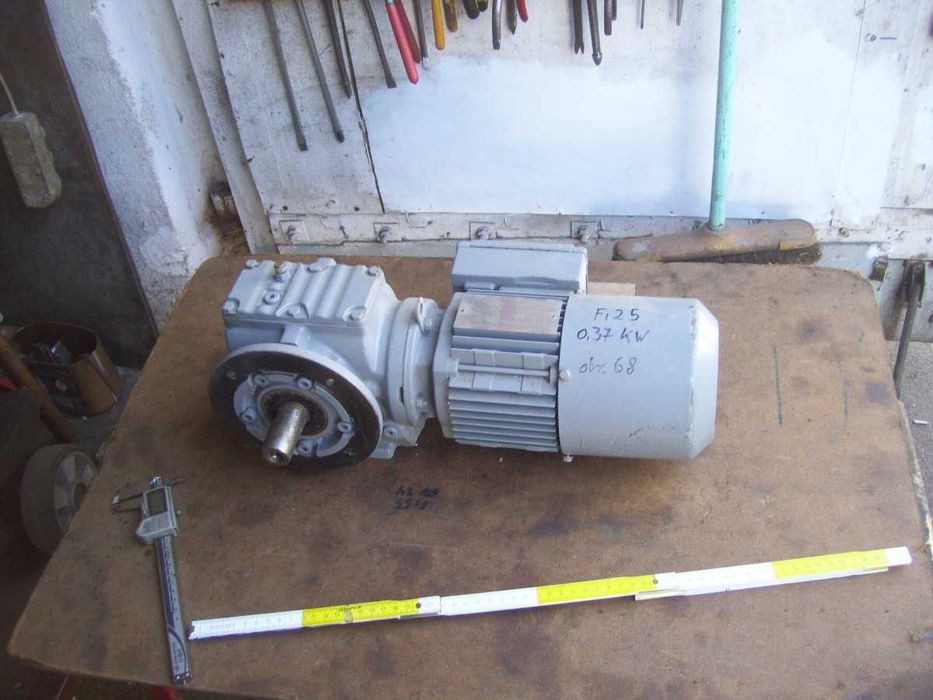 motoreduktor 0,37 kw .68 obr. z hamulcem do,frezarka,tokarka,100% spr.