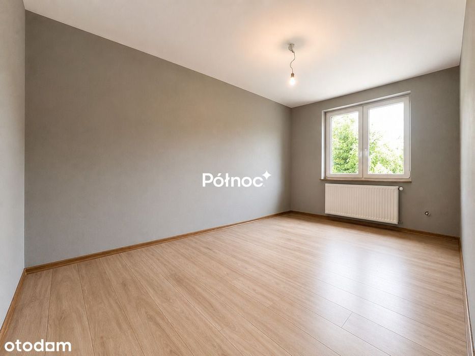 Dom z 35-arową działką i 3 garażami - Widok 4