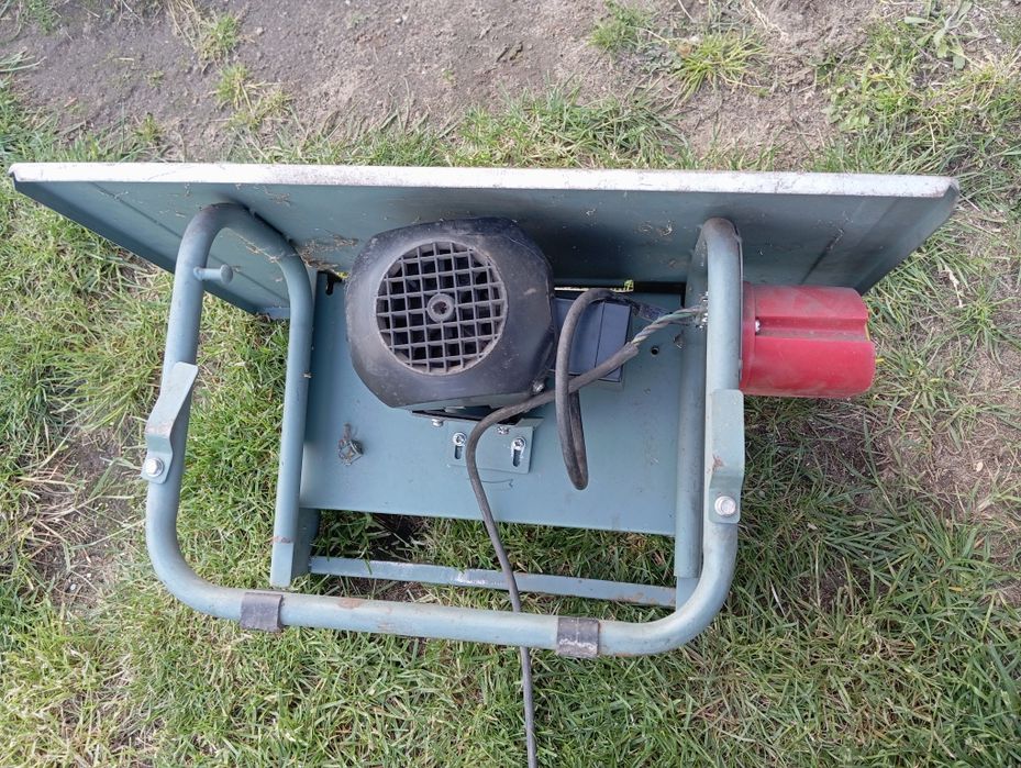 Sprzedam pile stołową uszkodzona
