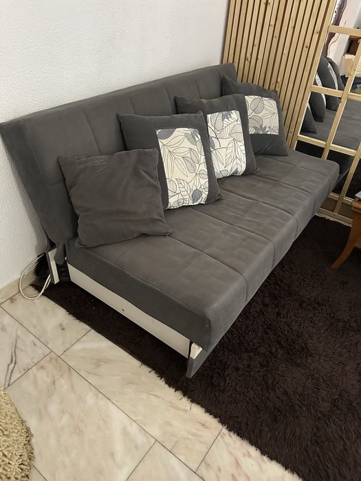 Sofá-cama com arrumação + almofadas