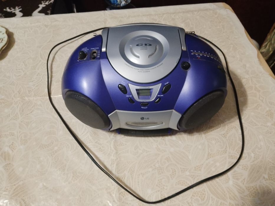 Продам стереомагнитолу LG Cass/ CD / AM-FM Radio