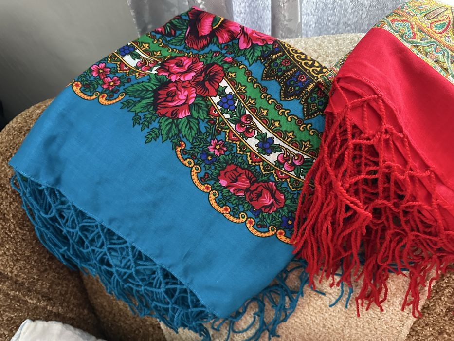 Розподаж  Українська хустка з тороками, бахрамою, парчею