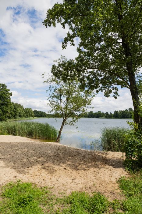 Działka nad jeziorem